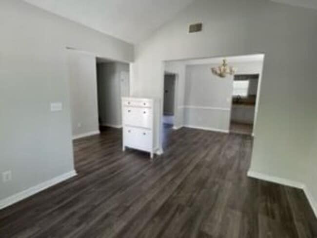 Building Photo - 122 Oak Cove Dr