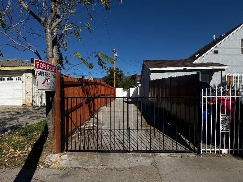 Building Photo - 1764 W 28th St