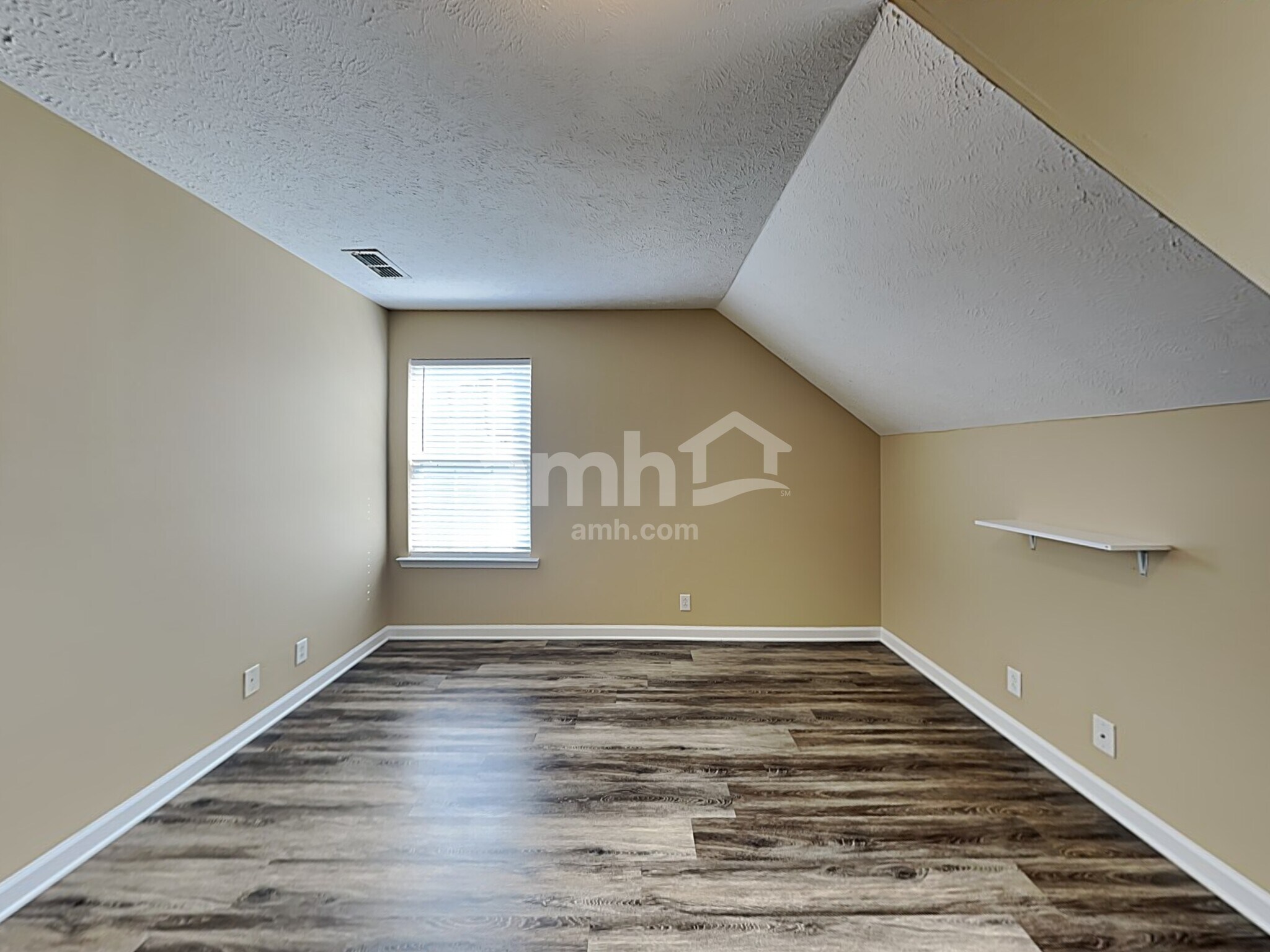 Building Photo - 1665 Saint Andrews Dr