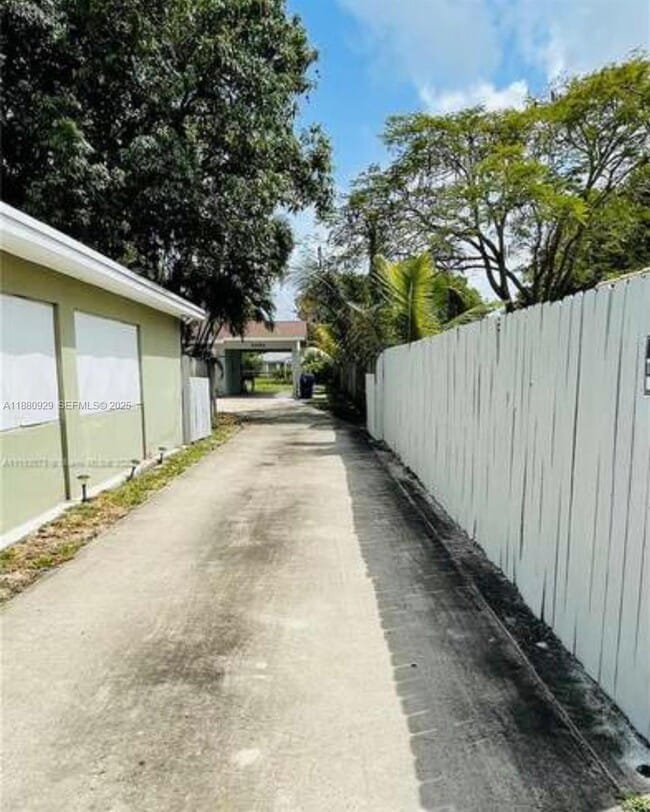 Building Photo - 2452 Madison St