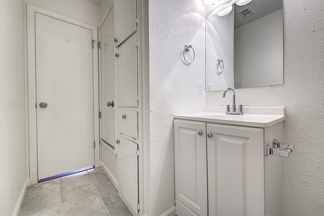 Building Photo - 1306 Bonnie Brae St