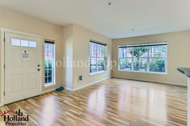 Building Photo - Cute ground floor Condo in Beaverton