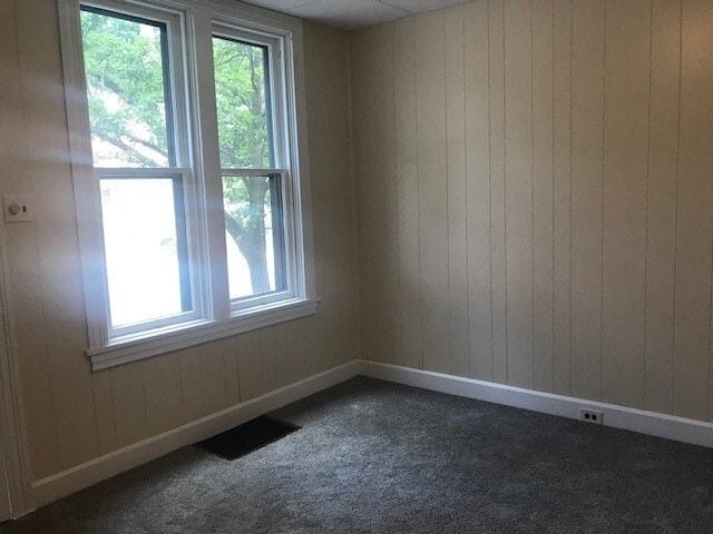 Building Photo - Classic 2 bedroom borough home MONTH TO MONTH LEASE ONLY!