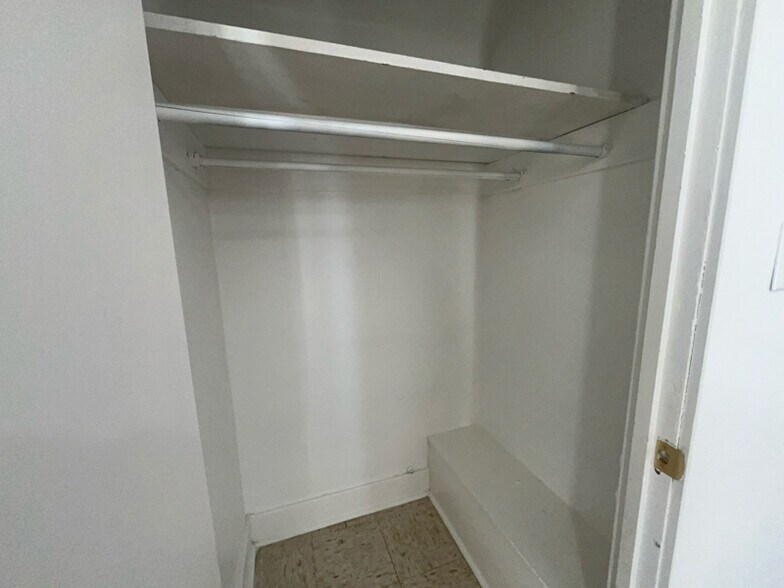 Building Photo - 1706 Davidson St