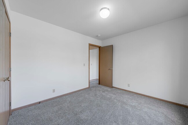 Building Photo - 915 Spiros Ct