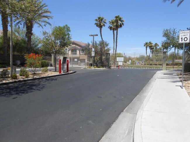 Building Photo - Beautiful Spacious Townhome in Gated Community