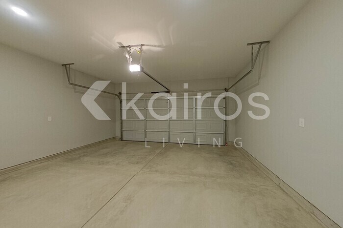 Building Photo - 874 Silent Barge Cv