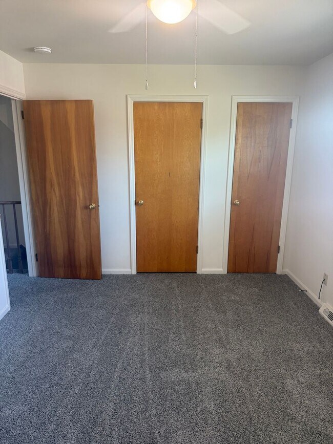 Building Photo - Adorable 2 Bedroom Convenient to I-29, Shopping & More!