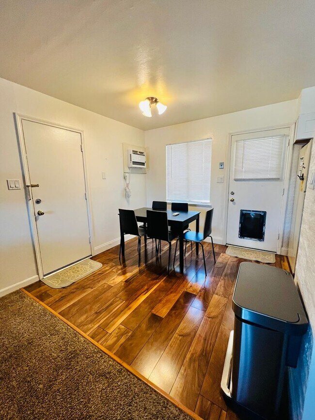 Building Photo - 1643 Stewart St