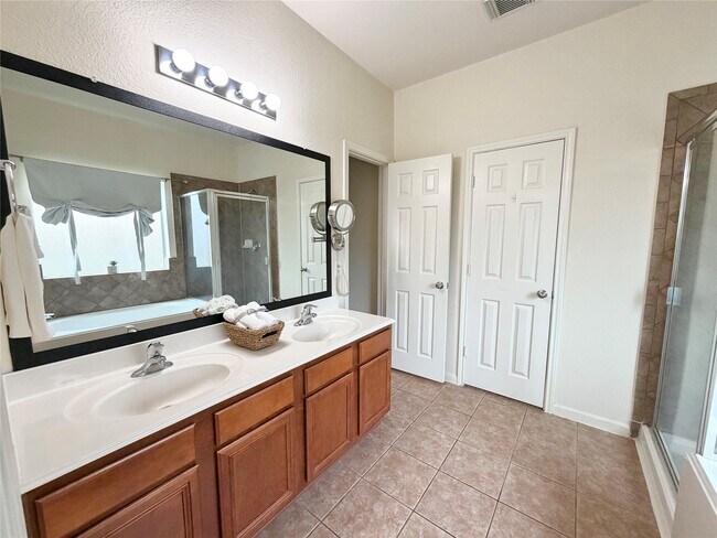 Building Photo - 25122 Southbriar Ln