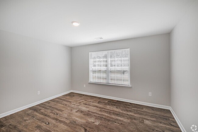 Building Photo - 720 Charter Dr
