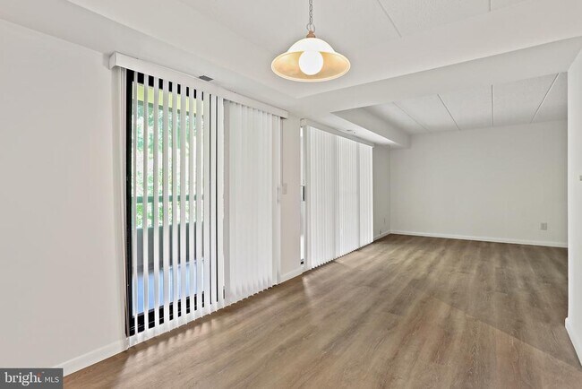 Building Photo - 5659 Harpers Farm Rd
