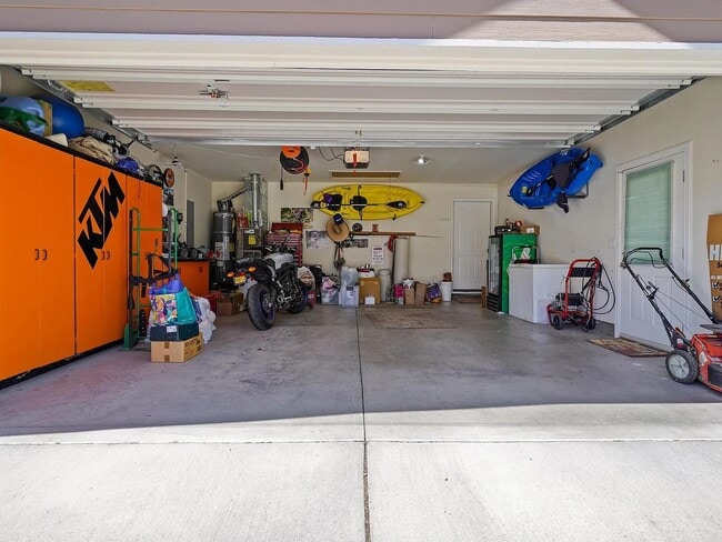 Building Photo - Spacious Prineville Home with Large Backyard!