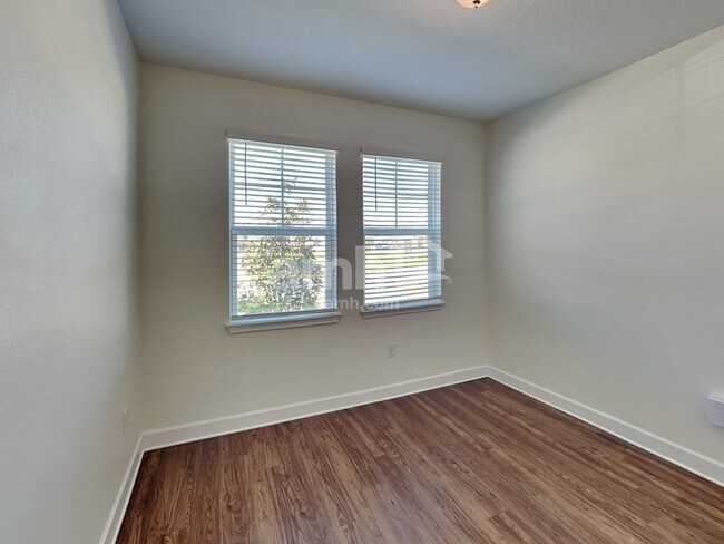 Building Photo - 511 Pine Terrace Dr