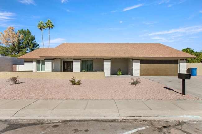 Primary Photo - 1926 E Diamond Dr