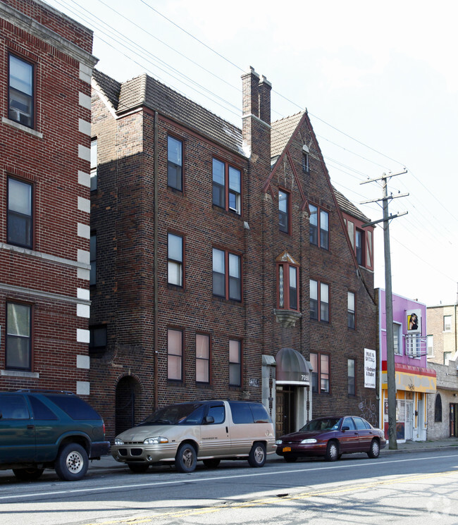 Building Photo - Parkside Manor
