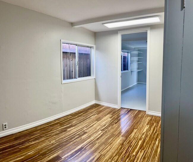 Building Photo - OPEN HOUSE 3/28 - Charming Single Family Home