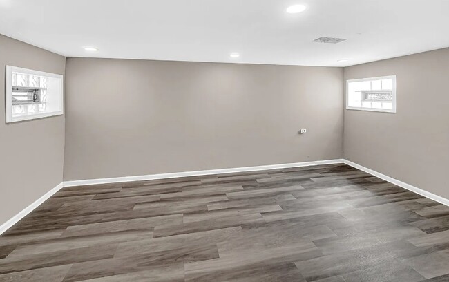 Building Photo - 8900 S Dauphin Ave
