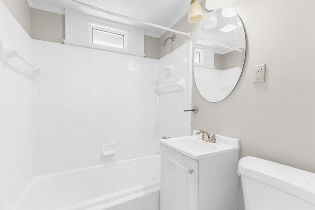 Interior Photo - Charleston Court