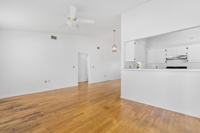 Building Photo - 809 Kara Cir