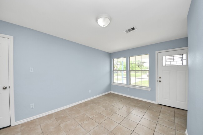 Building Photo - 3511 Palm Ave