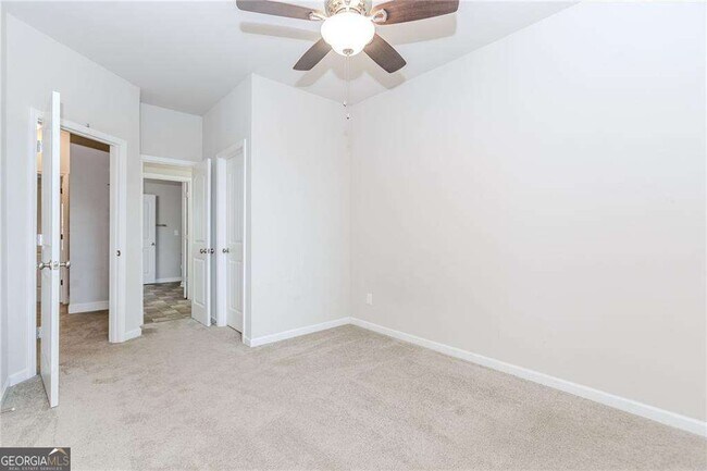 Building Photo - 5940 Park Bend Ave