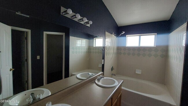 Building Photo - 12641 Tierra Tigre Ave