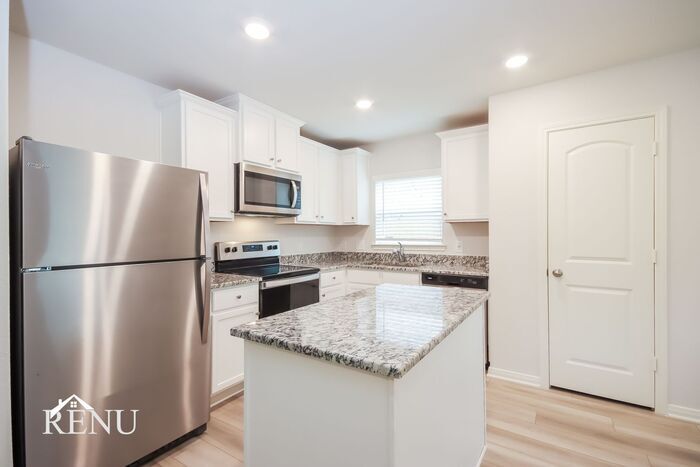 Building Photo - 10414 Sweetwater Creek Dr