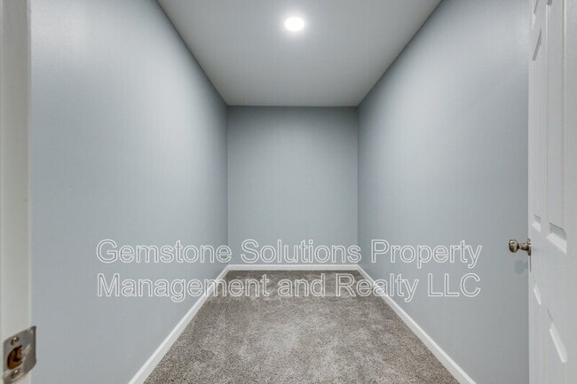 Building Photo - 2930 Primrose Cir