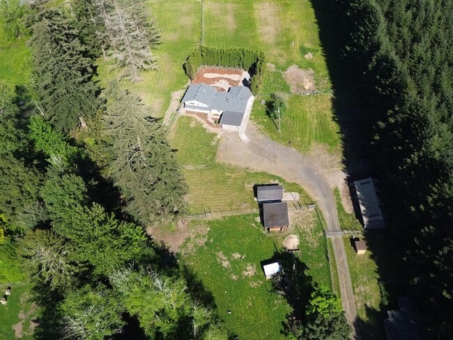 Building Photo - Rare 6 Bedroom Country Ranch Home – Dream Come True!