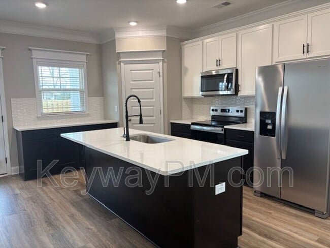 Building Photo - 2024 Denmark Ave SE