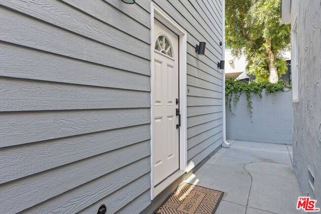 Building Photo - 119-119 S Myers St