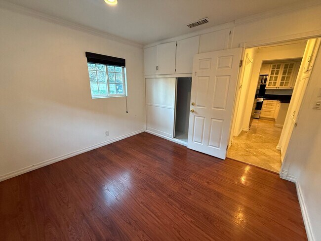 Building Photo - 1200 Laveta Terrace