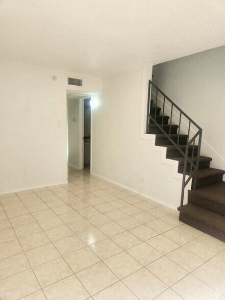 Building Photo - 6828 Brentwood Stair Rd