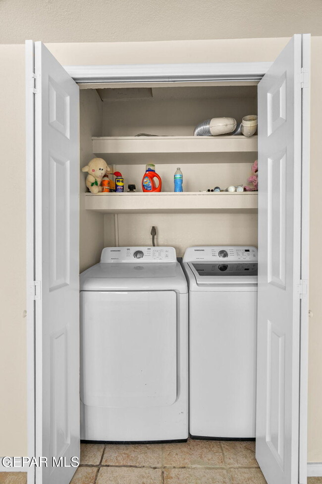 Building Photo - 5640 Van Horn Dr