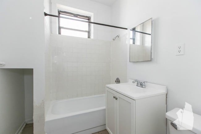 Building Photo - 819 West Waveland-S2