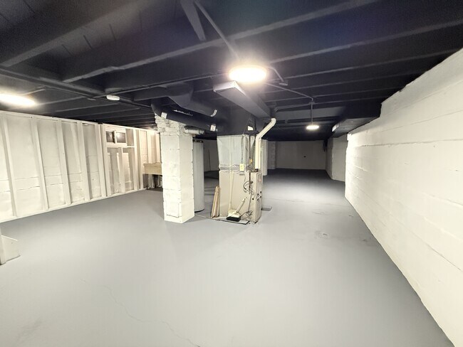 Building Photo - 407 Forest Ave