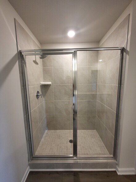Tile Shower in Master - 250 Sope Creek Cir