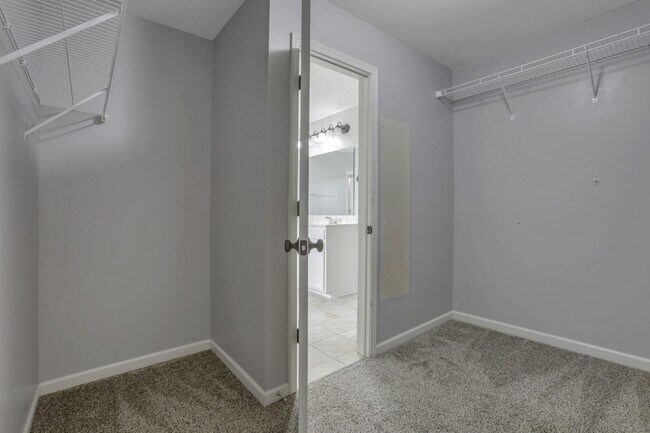 Building Photo - 1701 Marigold St