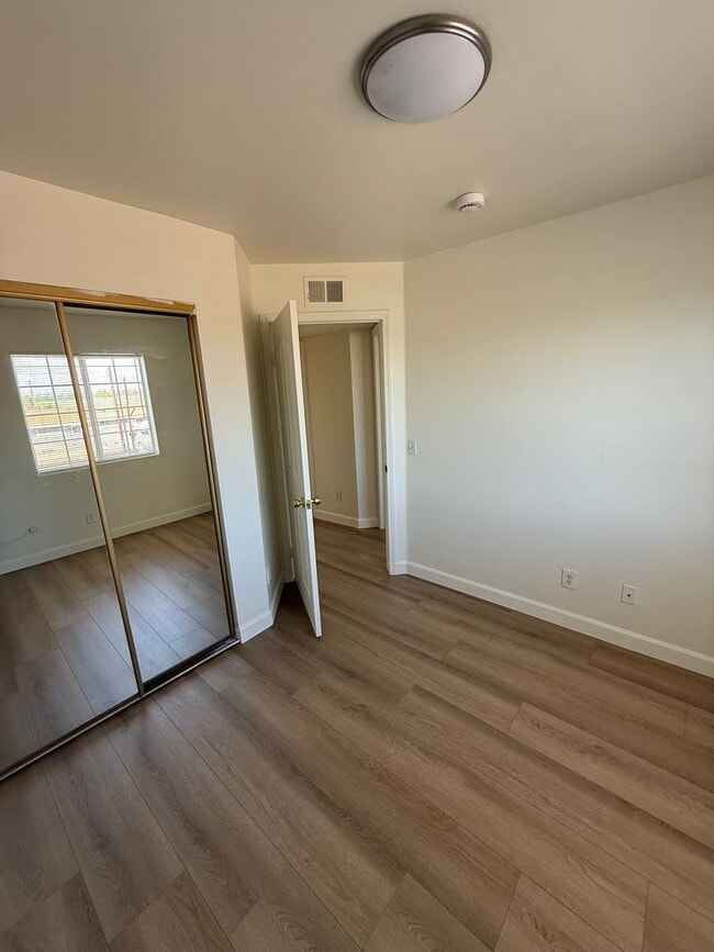 Building Photo - Paul Lee - R7535