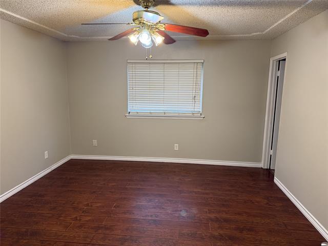 Building Photo - 528 Park Center Blvd