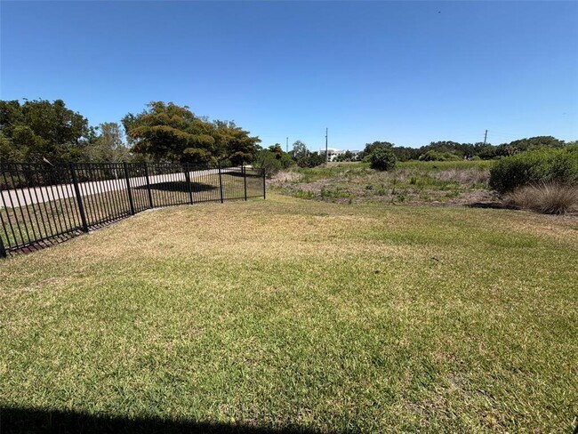 Building Photo - 8860 Milestone Dr