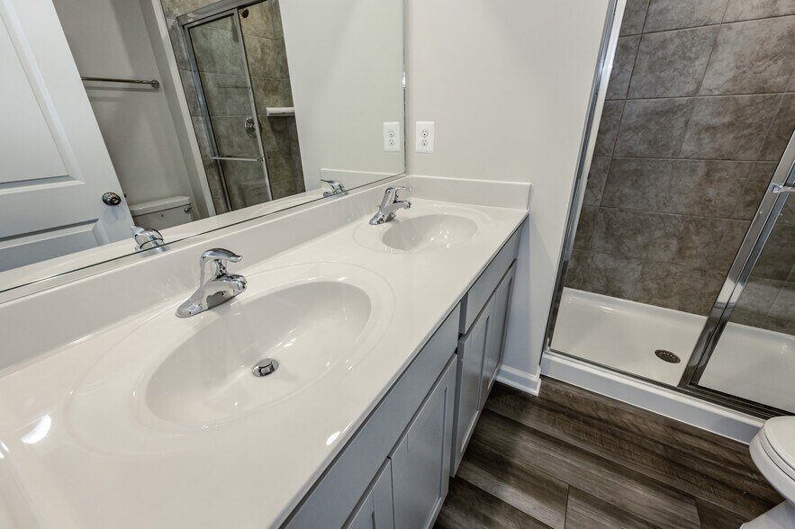 Building Photo - 8757 Whitman Dr