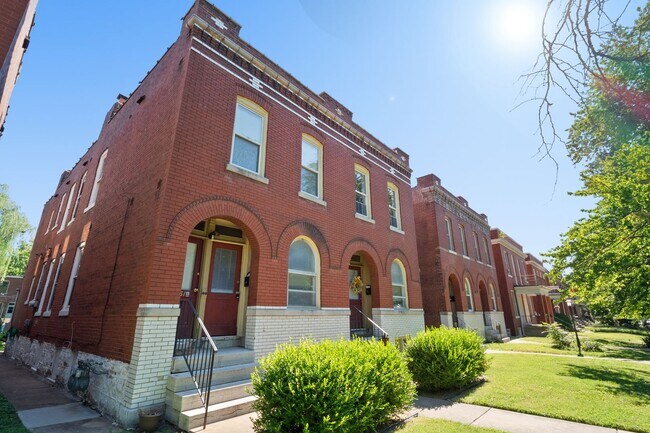 Building Photo - 4061 Hartford St