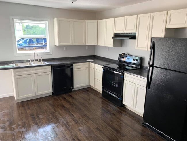 Building Photo - Laurel Flats LLC.