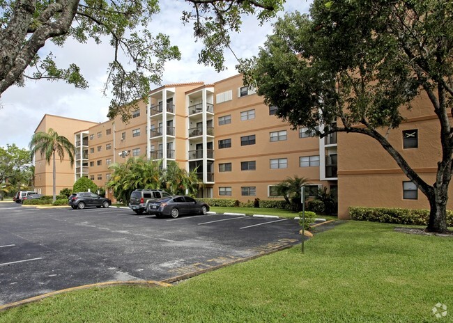 Primary Photo - The Tennis Club II