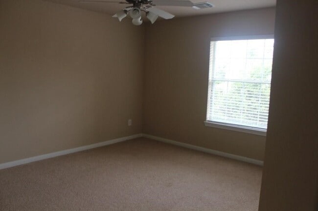 Building Photo - 111 S Rocky Point Cir