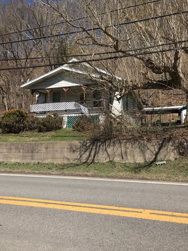 Building Photo - 843 Milford St