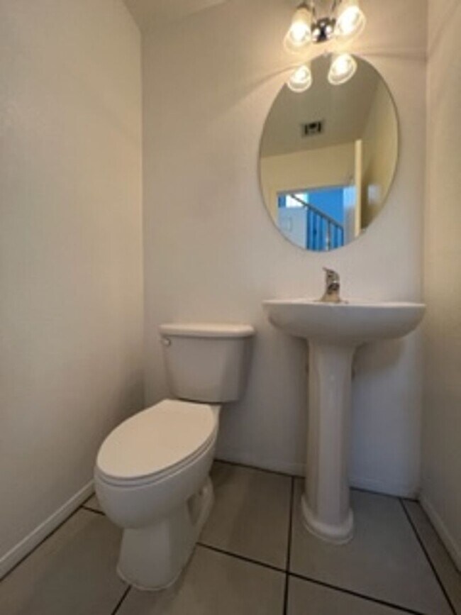 Building Photo - SOUTHERN HIGHLANDS BEAUTY!