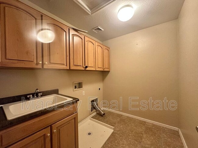 Building Photo - 3691 E Kingbird Pl